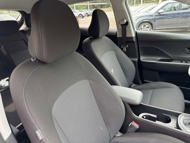 2026 Hyundai Kona SEL photo 12