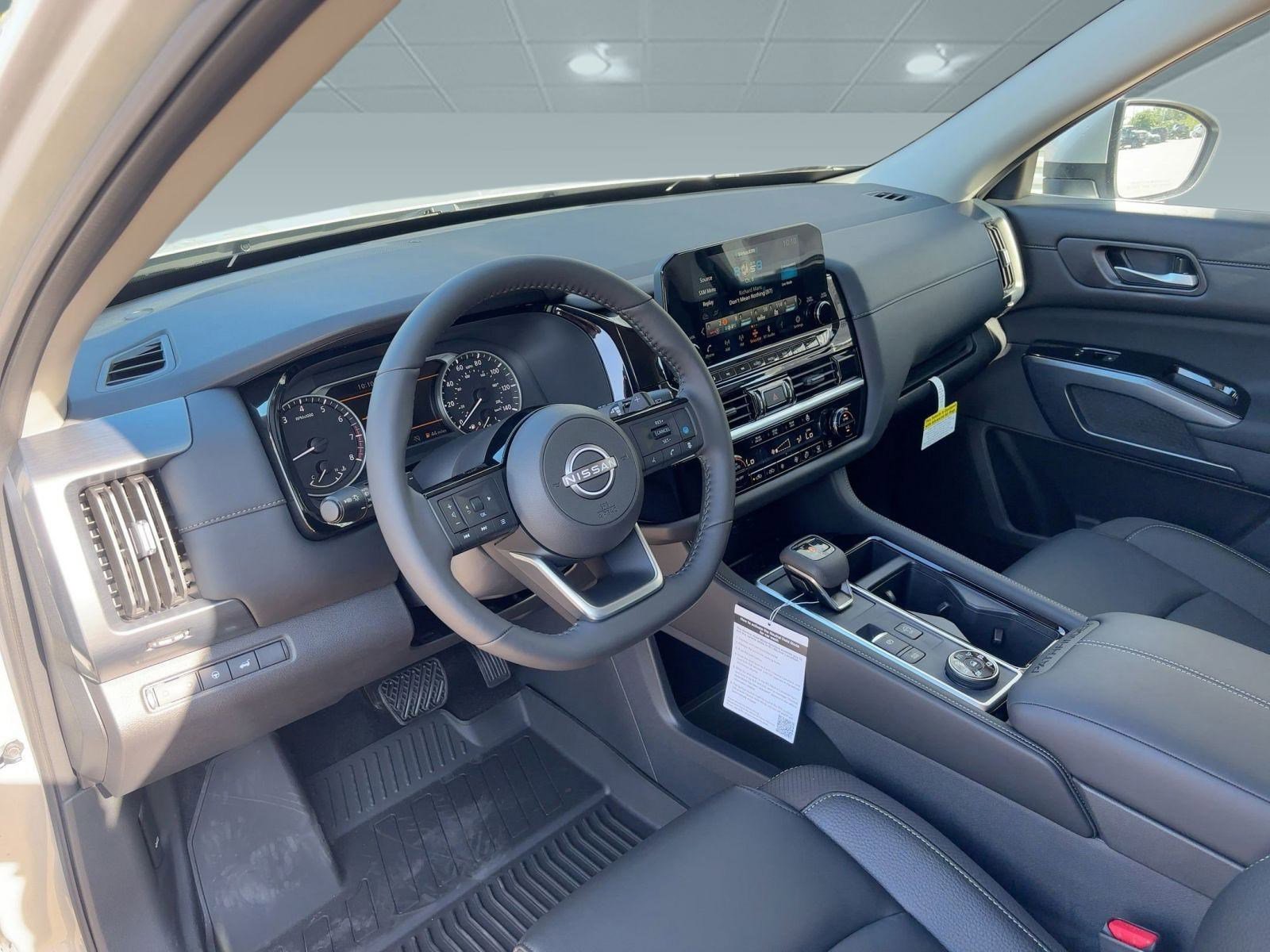 2025 Nissan Pathfinder SL photo 4