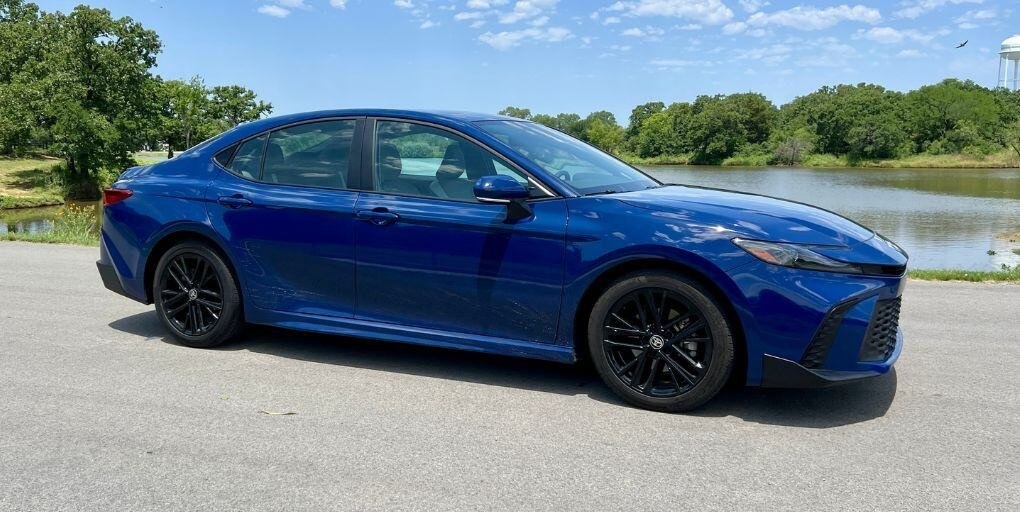 2024 Toyota Camry XLE's photo