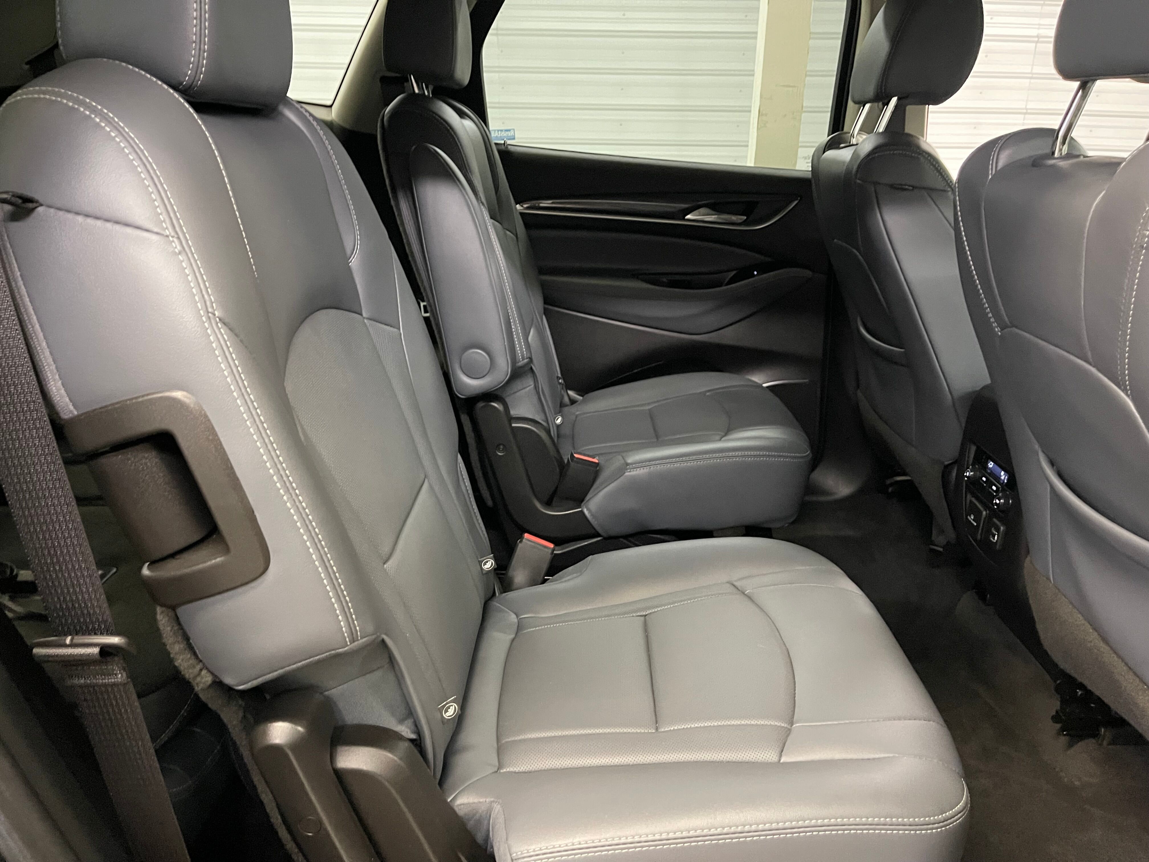 2020 Buick Enclave Essence photo 17