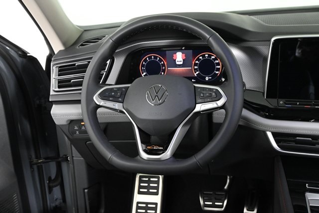 2025 Volkswagen Atlas Peak Edition SE photo 3