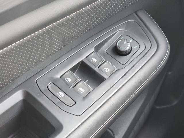 2026 Volkswagen Atlas Cross Sport SE Technology photo 29