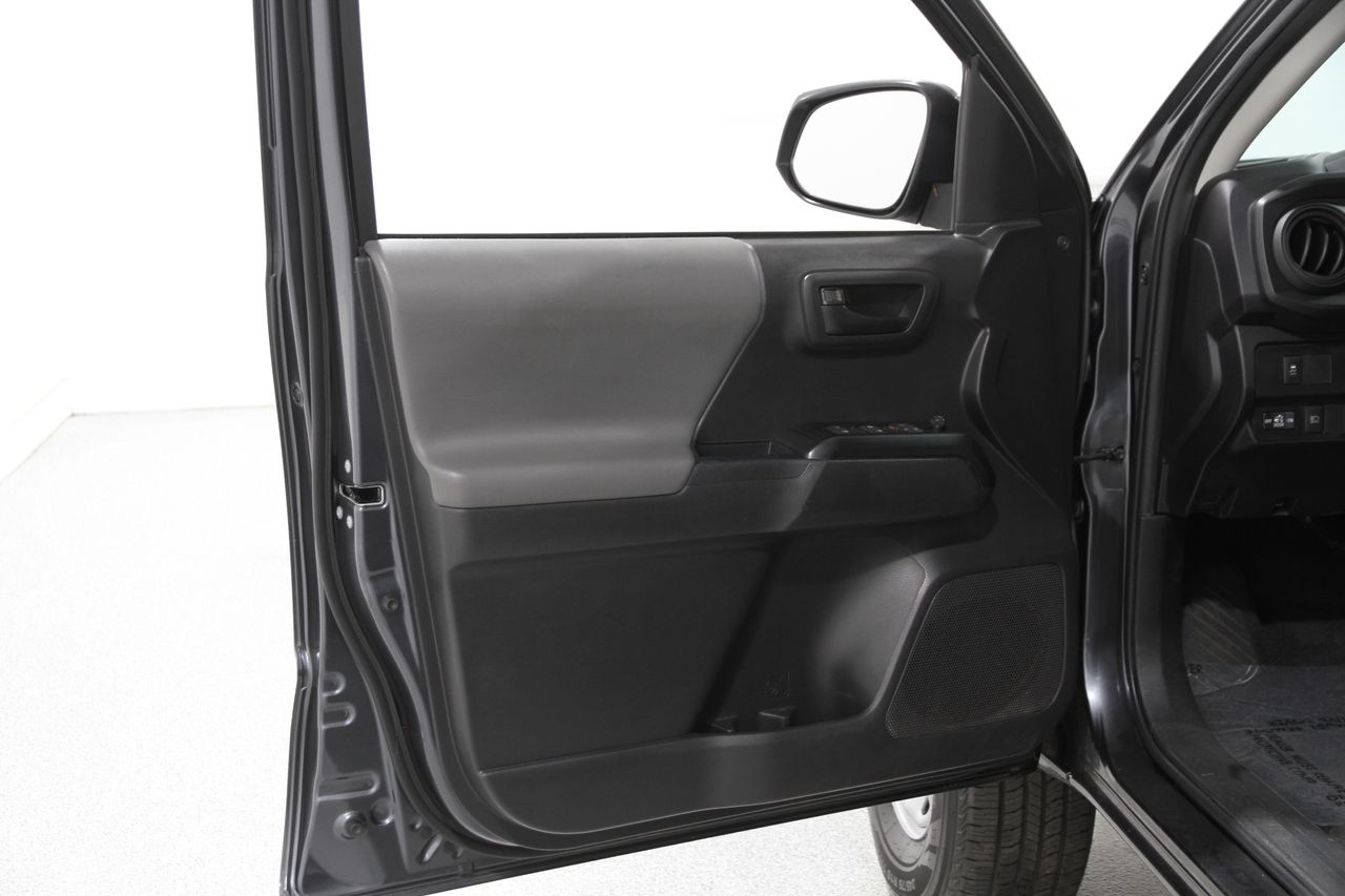 2023 Toyota Tacoma SR V6 photo 4