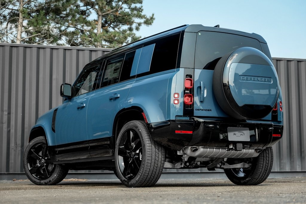 2025 Land Rover Defender 110 X-Dynamic SE photo 2