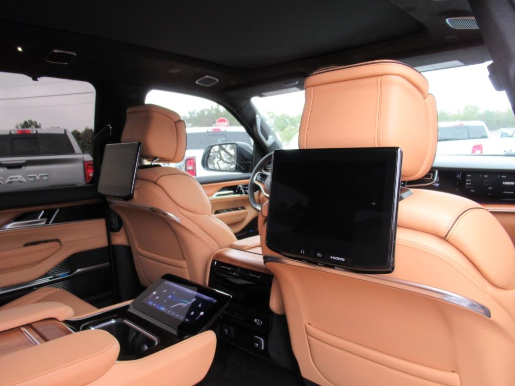 2024 Jeep Grand Wagoneer III photo 27