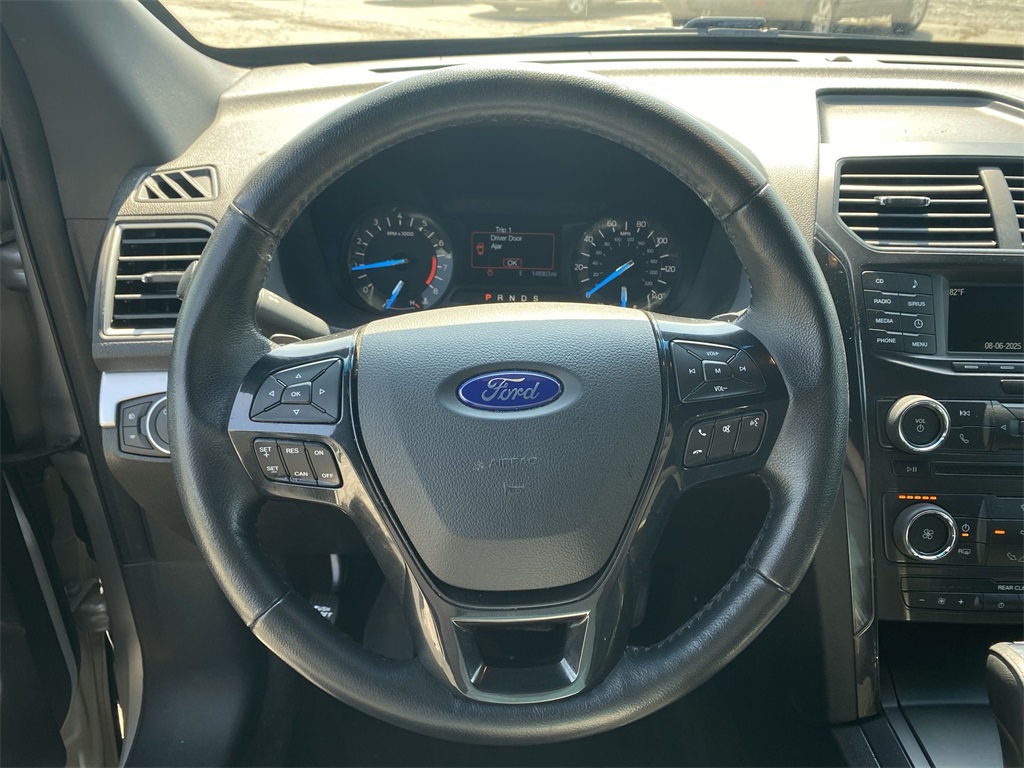 2016 Ford Explorer XLT photo 11