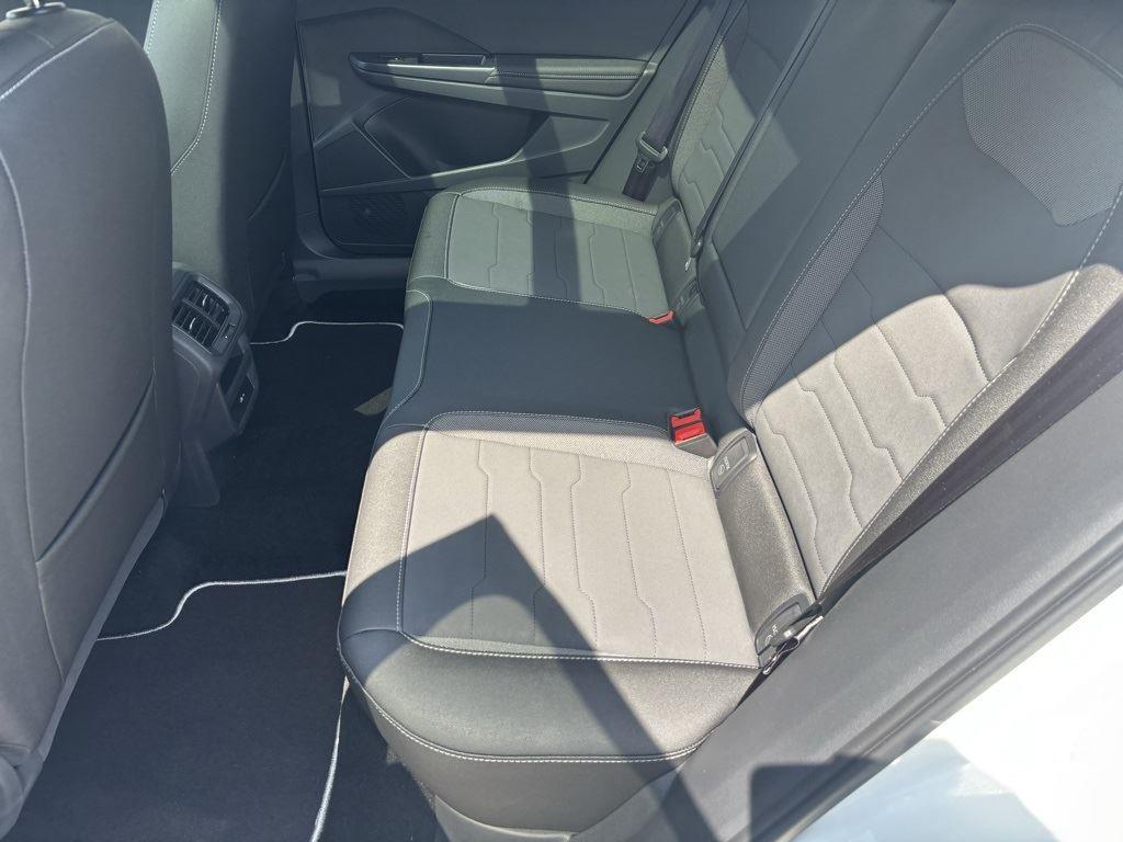 2025 Volkswagen Taos SE photo 13