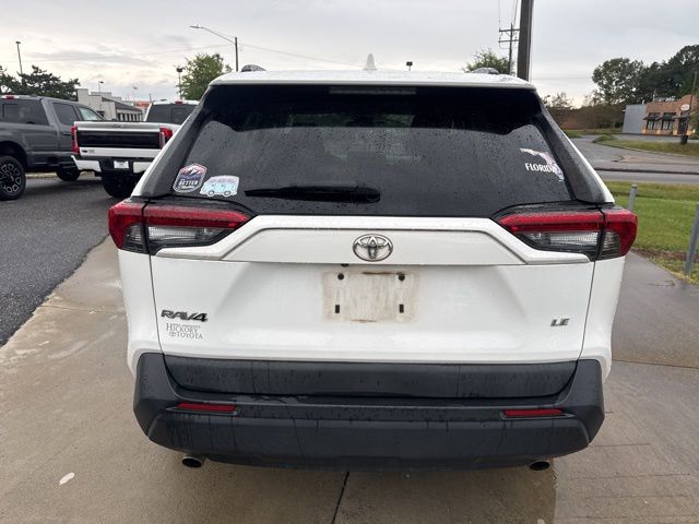 2019 Toyota RAV4 LE photo 3