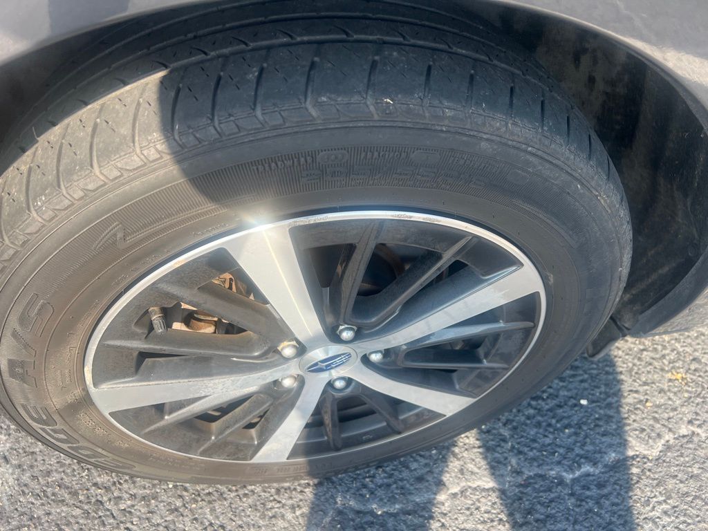 2019 Subaru Impreza 2.0i Premium photo 11
