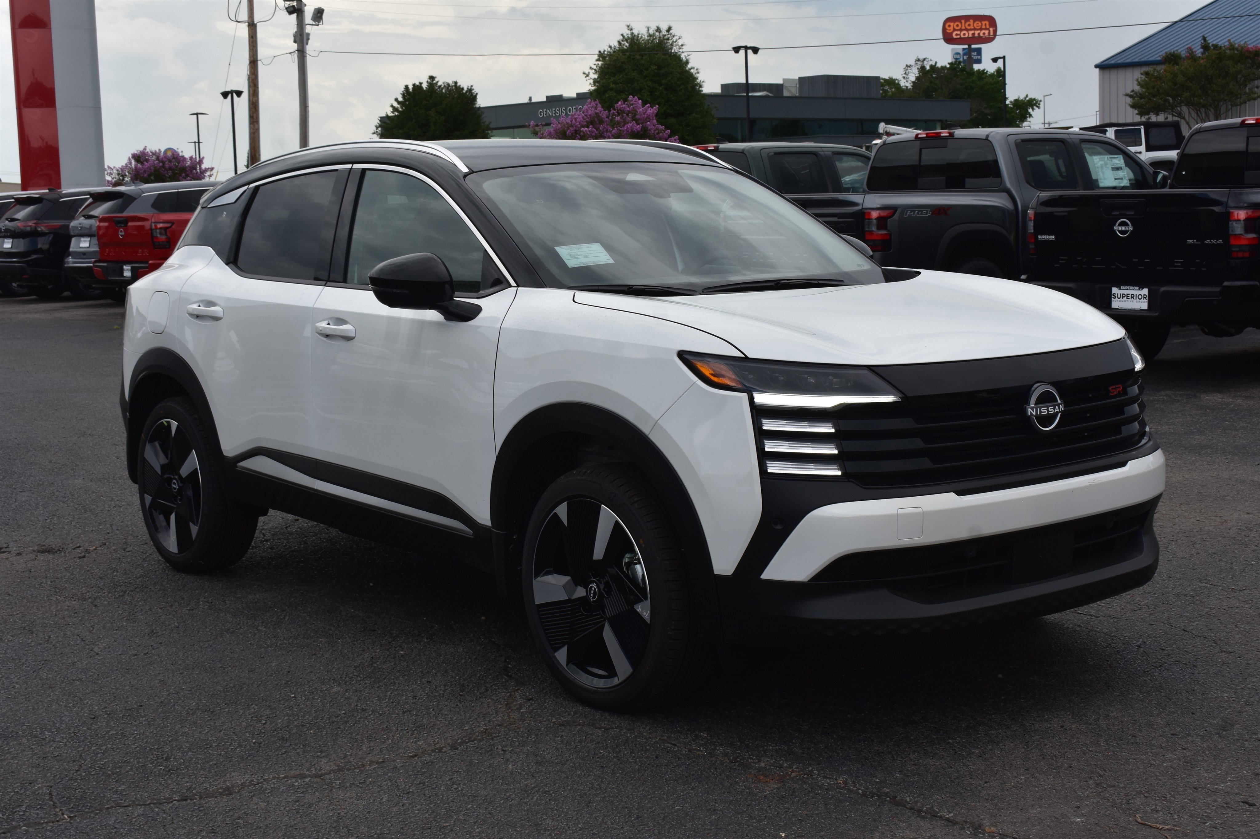 2025 Nissan Kicks SR photo 3