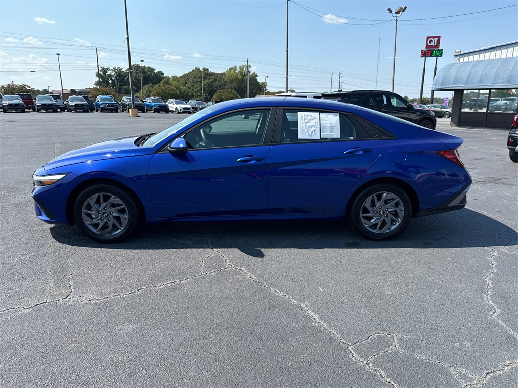 2024 Hyundai Elantra SEL photo 6