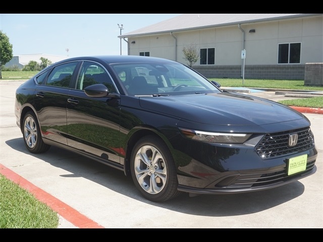 2025 Honda Accord LX's photo