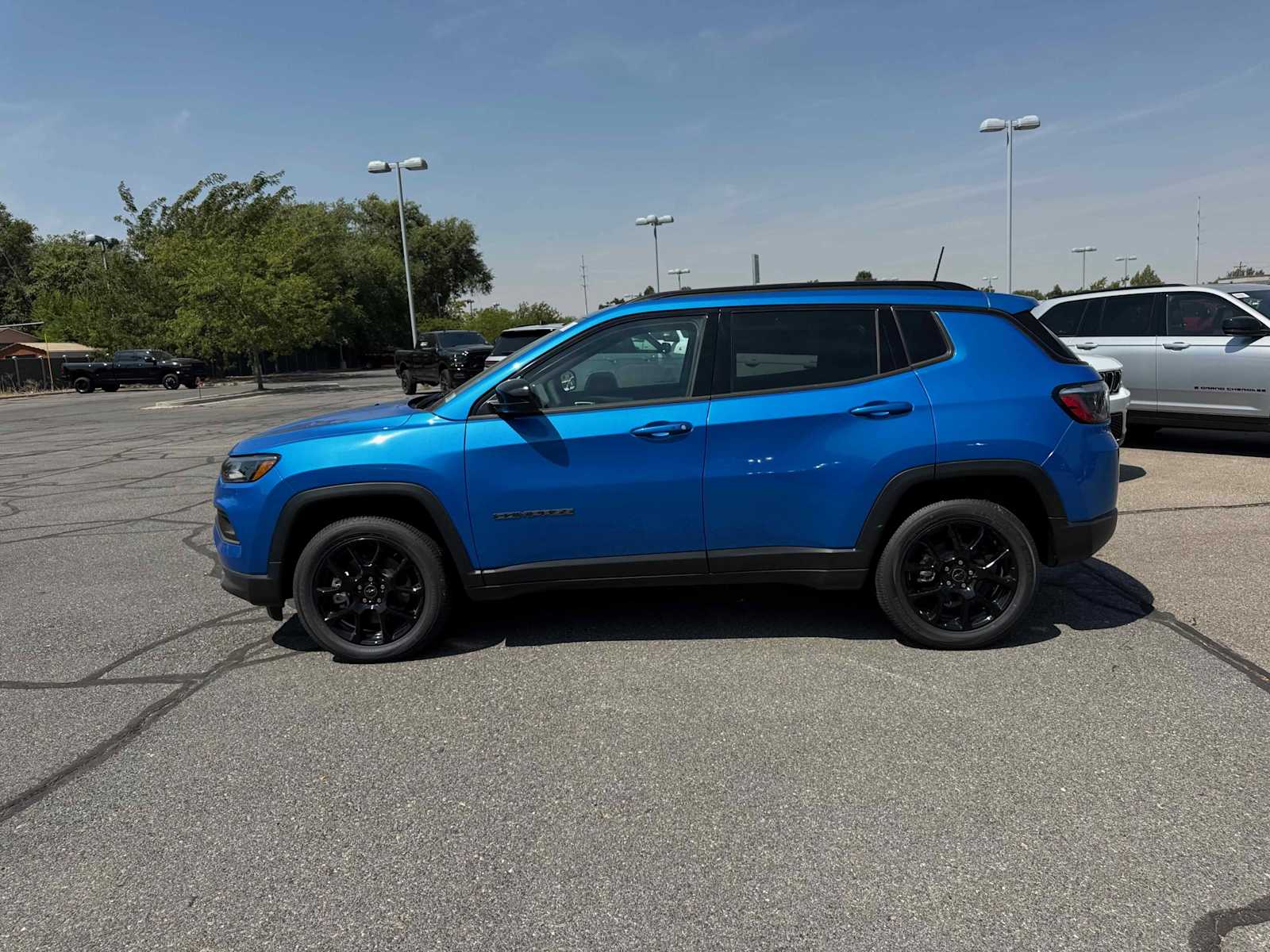 2025 Jeep Compass Latitude Altitude Special Edition photo 2