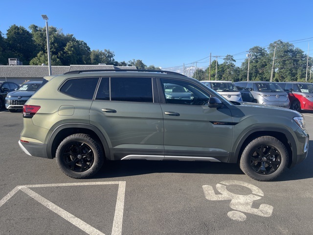 2025 Volkswagen Atlas SE Technology Peak Edition photo 4
