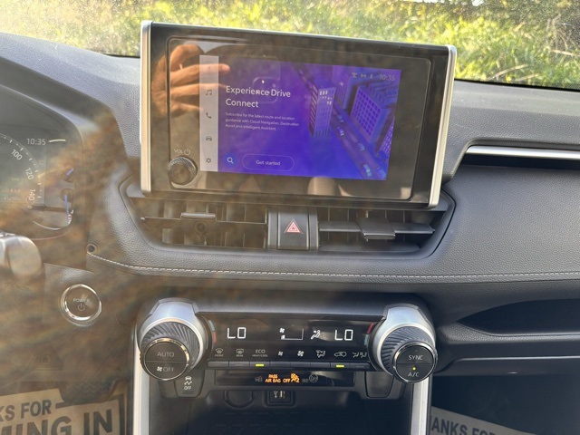2024 Toyota RAV4 Hybrid XLE photo 24