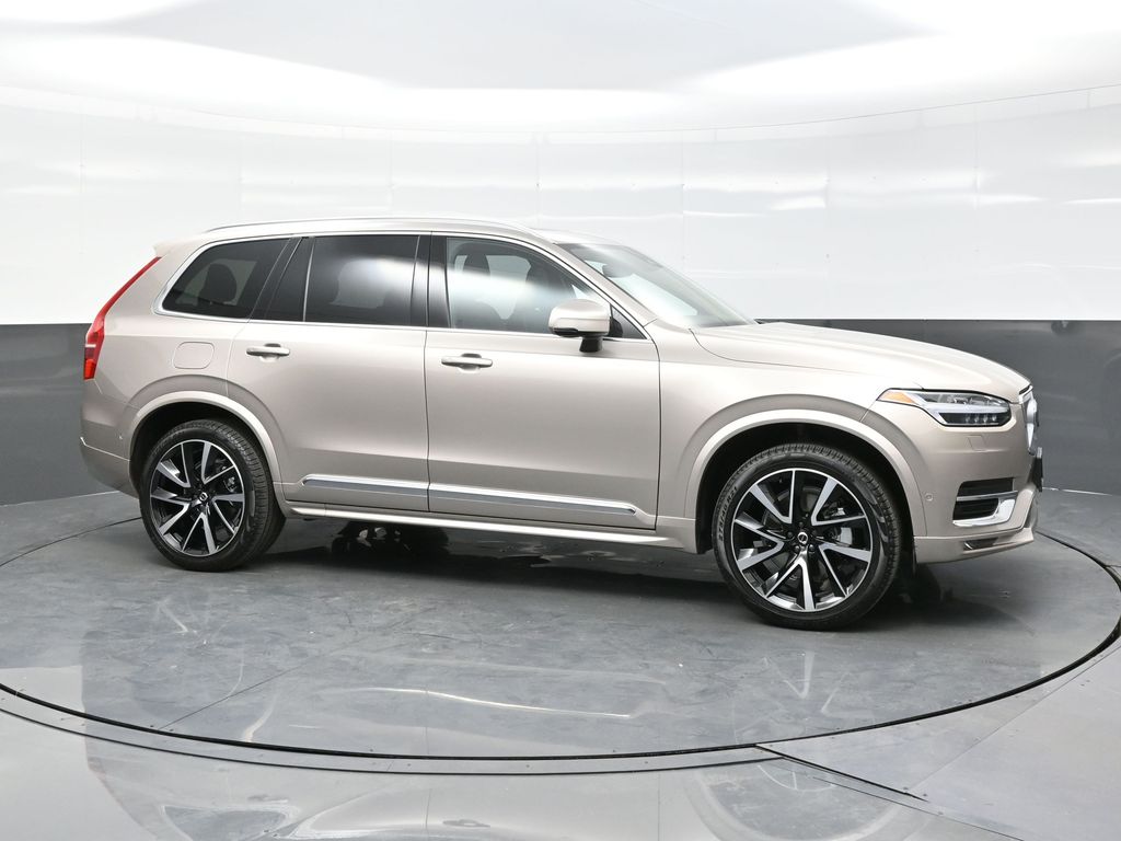 2025 Volvo XC90 Plus's photo