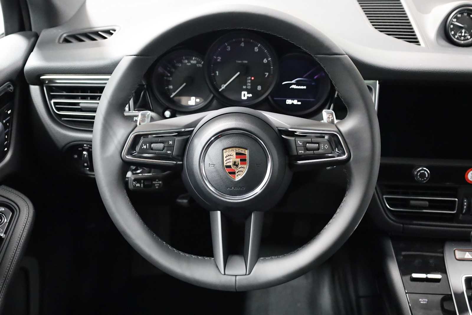2026 Porsche Macan T photo 20