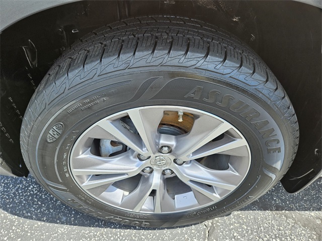 2015 Toyota Highlander XLE photo 17