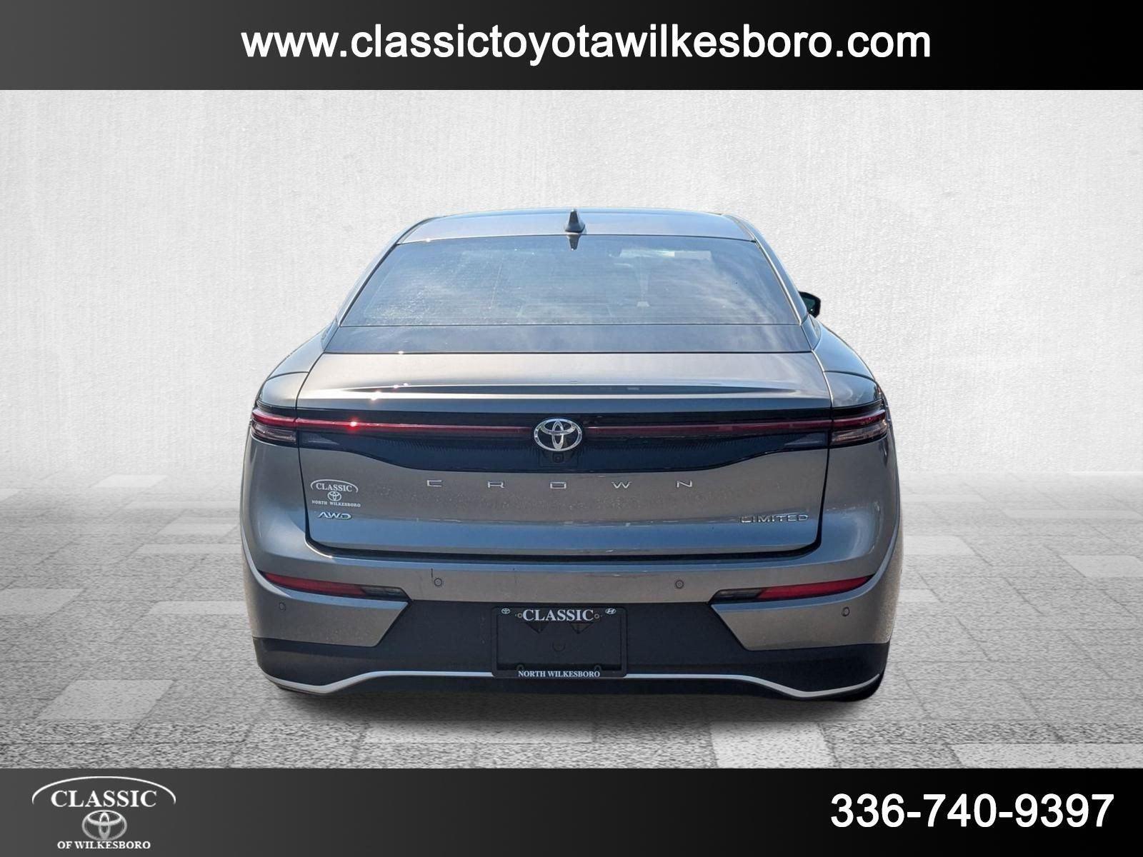 2023 Toyota Crown Limited photo 4