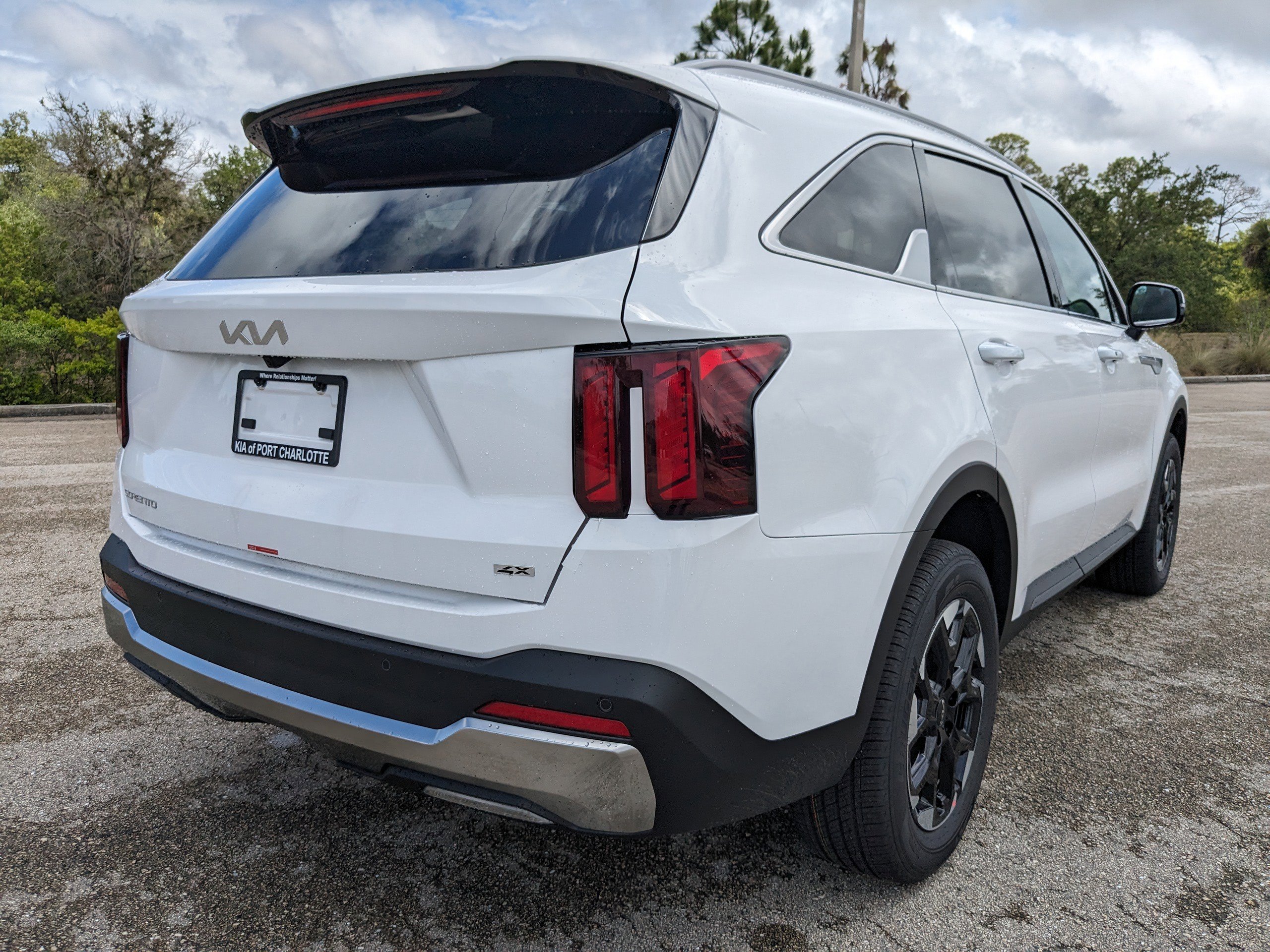 2025 Kia Sorento S photo 2