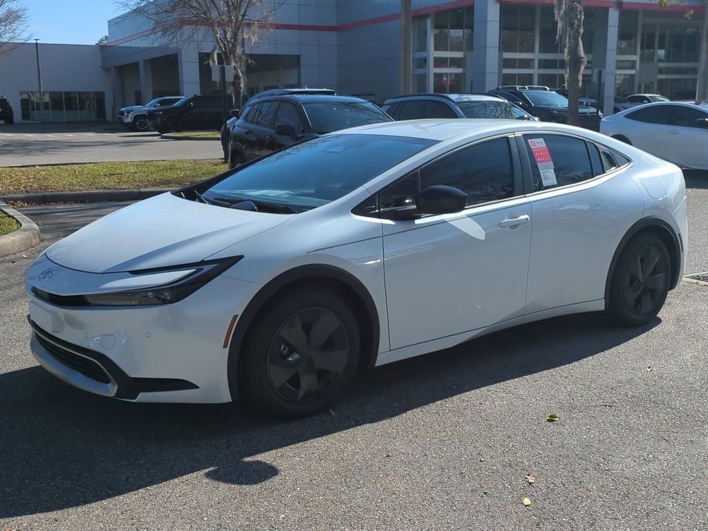 2026 Toyota Prius SE's photo