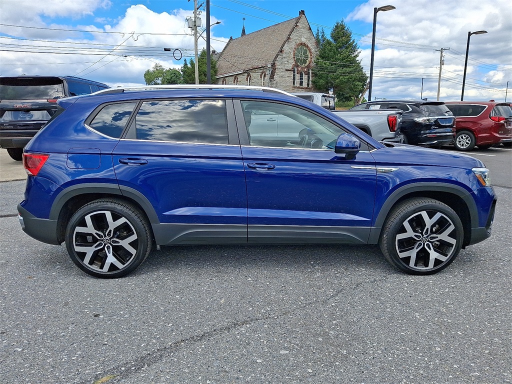 2022 Volkswagen Taos SEL photo 7