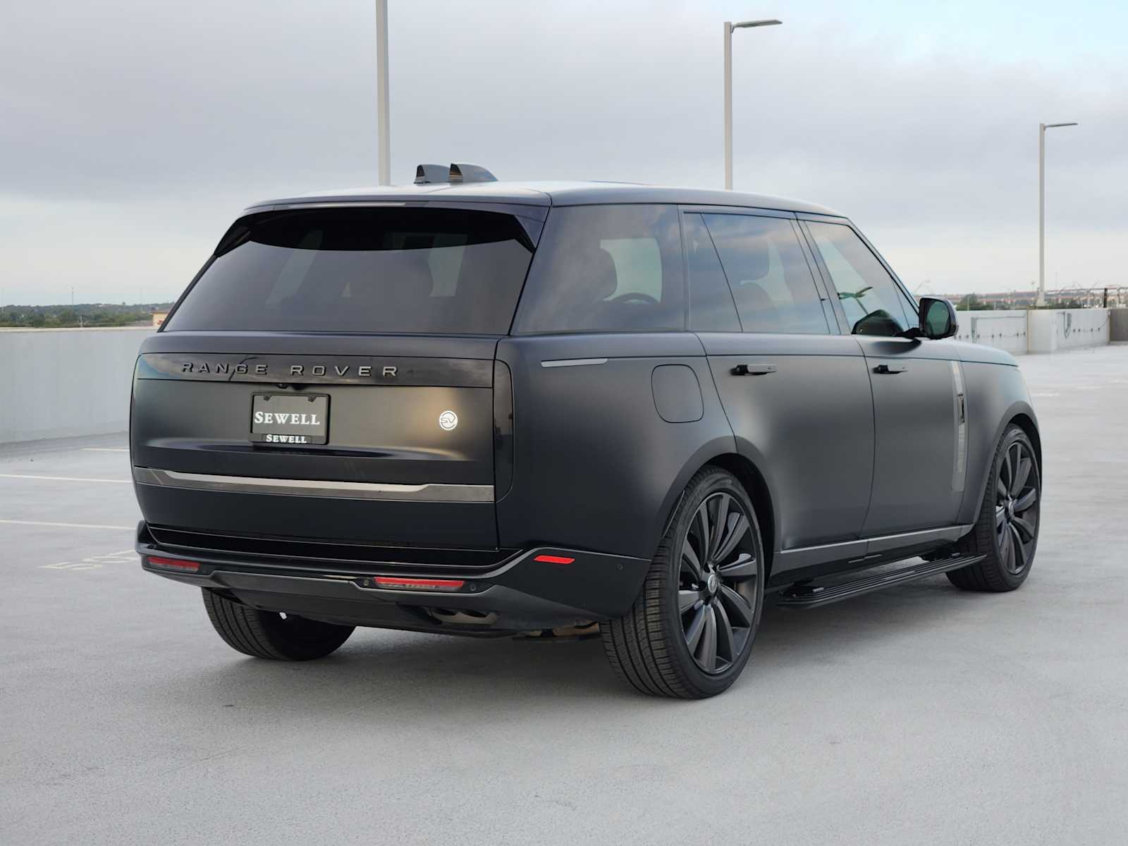 2023 Land Rover Range Rover SV photo 4