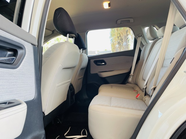 2022 Nissan Rogue SV photo 12