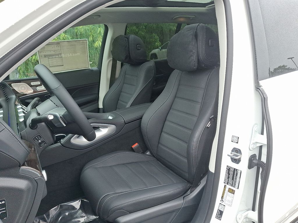 2026 Mercedes Benz GLS 450 4MATIC photo 8