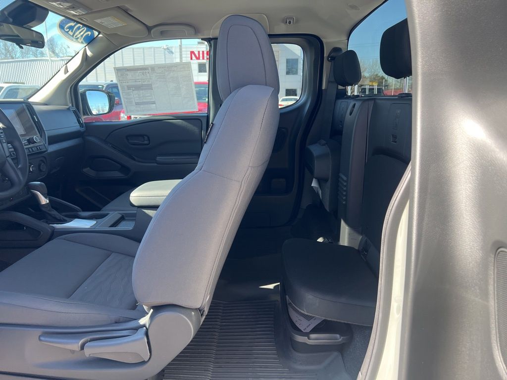 2025 Nissan Frontier King Cab S photo 13