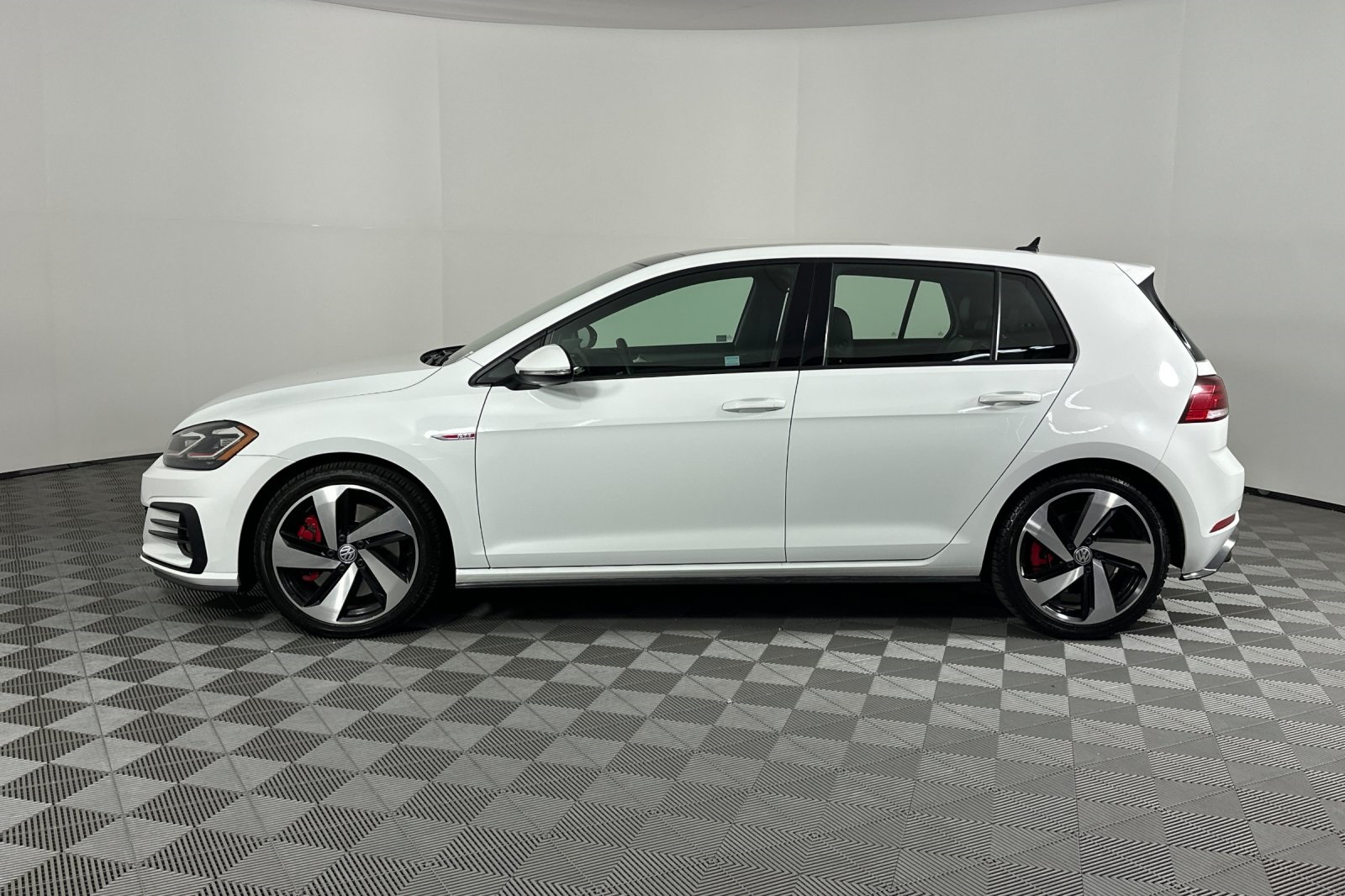 2019 Volkswagen Golf GTI SE photo 7