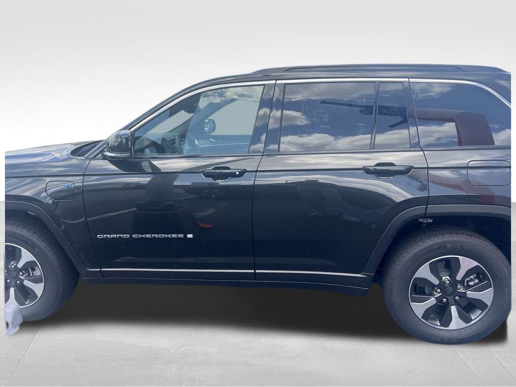 2024 Jeep Cherokee Limited 4xe photo 4