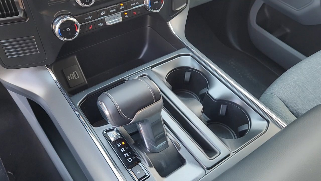 2025 Ford F-150 Lightning XLT photo 17