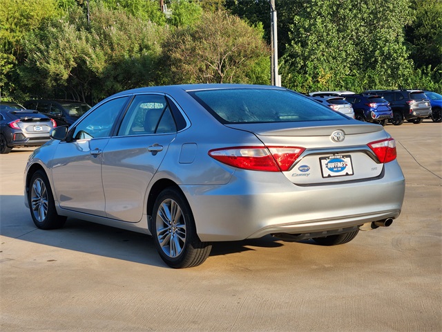 2015 Toyota Camry SE photo 5