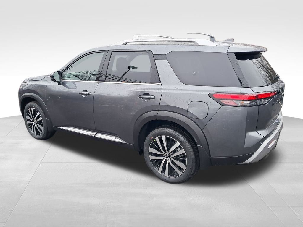 2025 Nissan Pathfinder Platinum photo 3