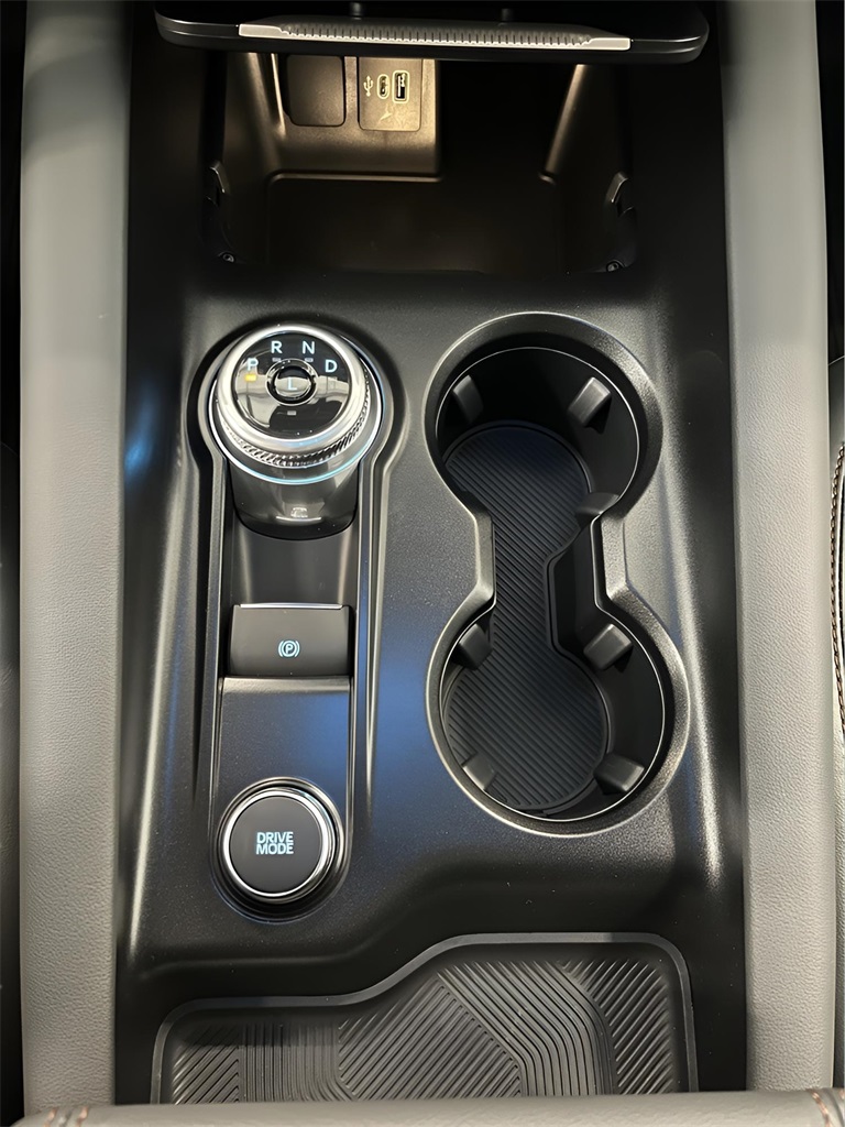 2025 Ford Explorer photo 24