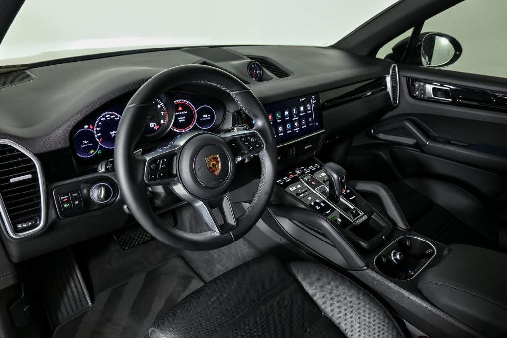 2022 Porsche Cayenne Base photo 4