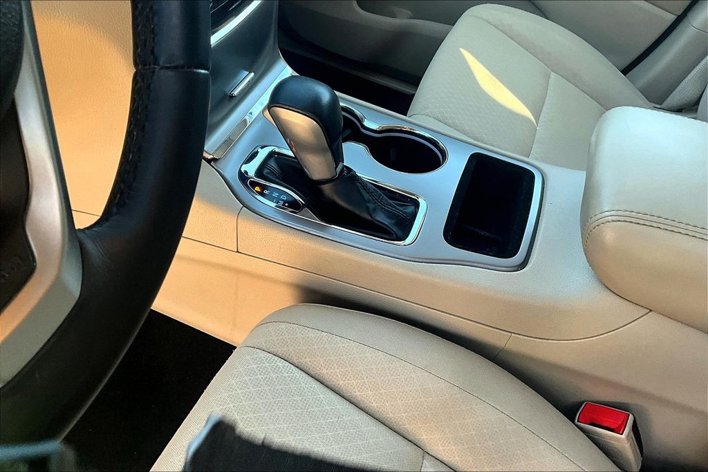 2022 Jeep Grand Cherokee Laredo E photo 17