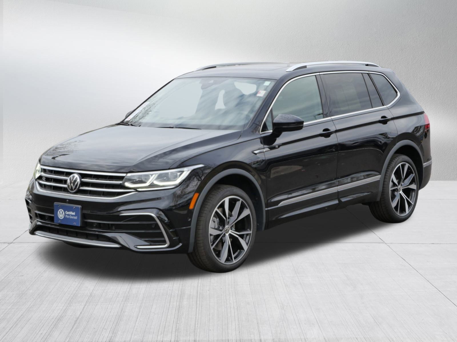 2024 Volkswagen Tiguan SEL R-Line photo 3