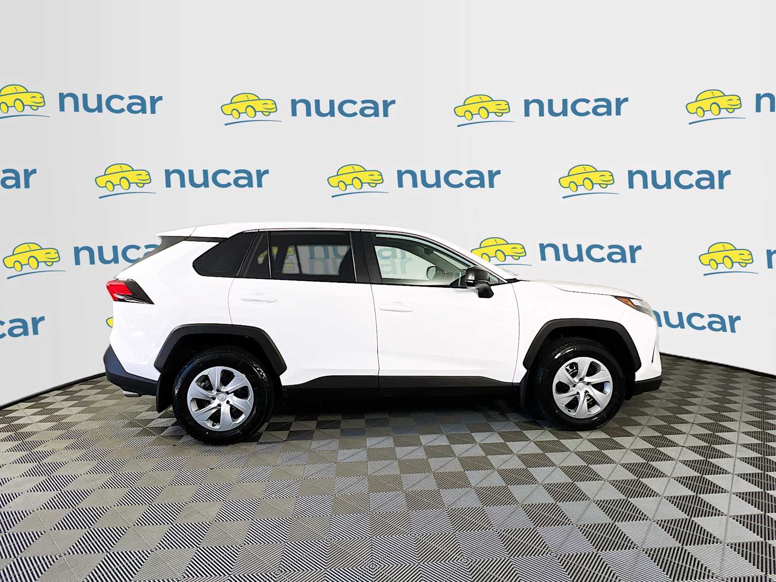 2023 Toyota RAV4 LE photo 7