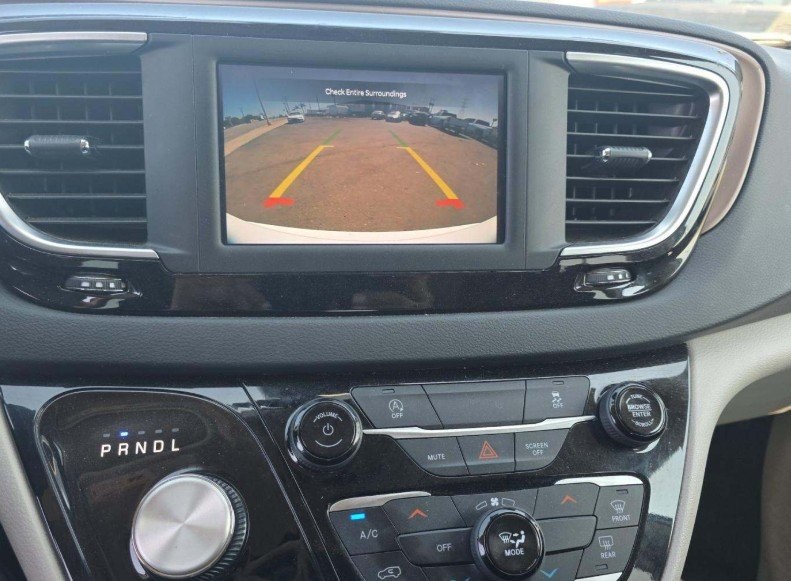 2023 Chrysler Voyager LX photo 3