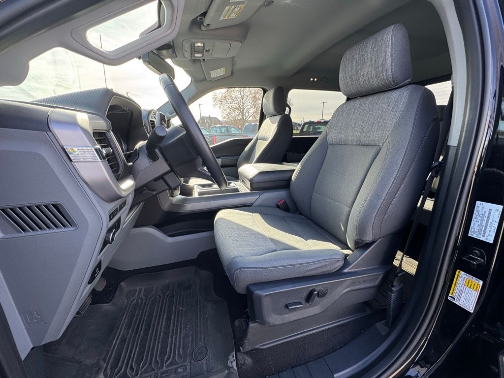 2023 Ford F-150 XLT photo 2