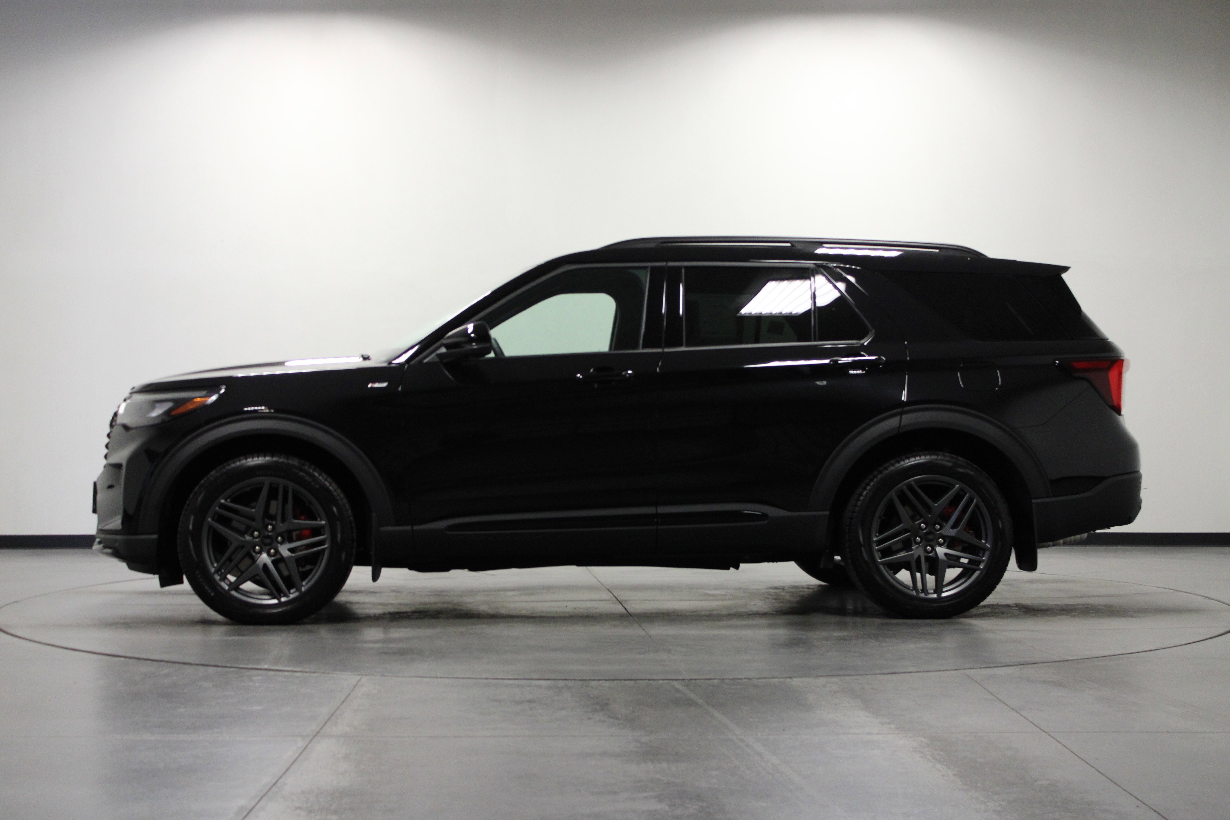 2025 Ford Explorer ST-Line photo 5