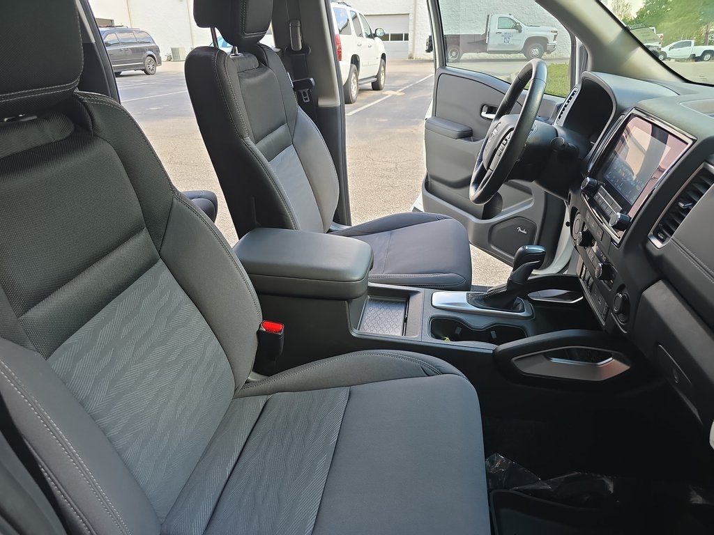 2024 Nissan Frontier SV photo 10