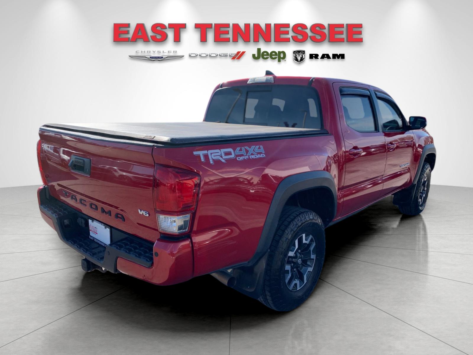 2017 Toyota Tacoma TRD Off-Road photo 2