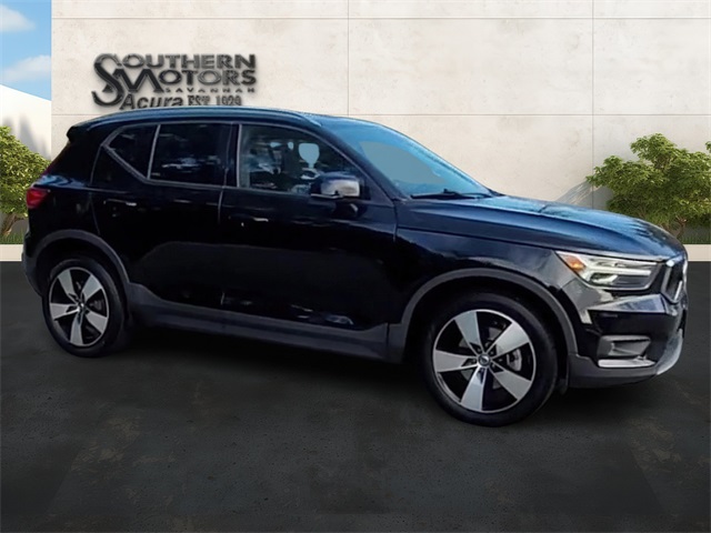 2021 Volvo XC40 Momentum photo 28
