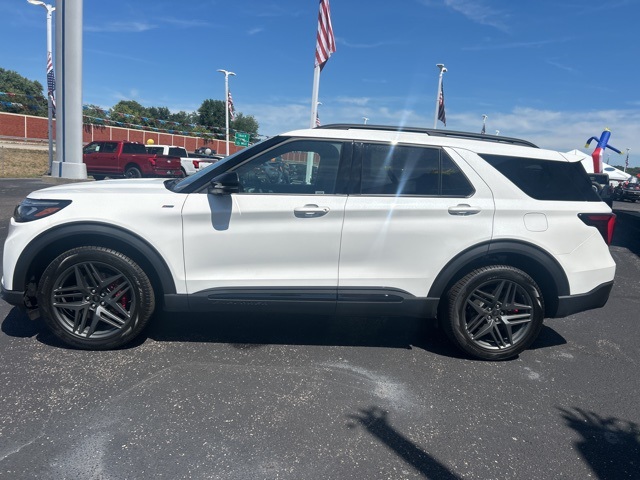 2025 Ford Explorer ST-Line photo 2