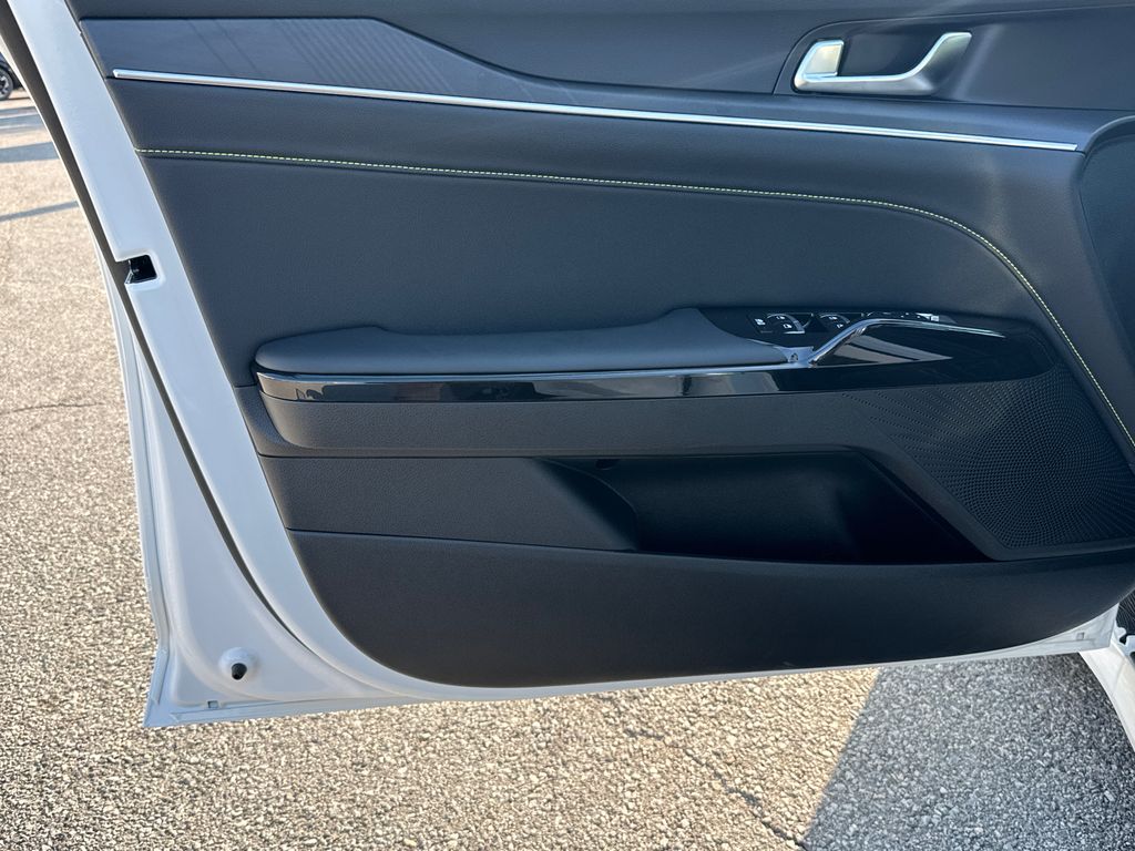 2026 Kia K5 GT photo 11