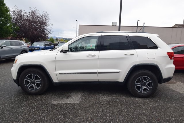 2011 Jeep Grand Cherokee Laredo photo 2
