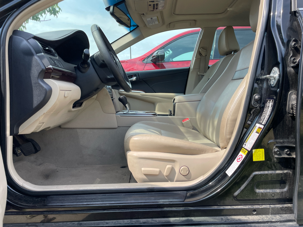 2013 Toyota Camry XLE photo 9